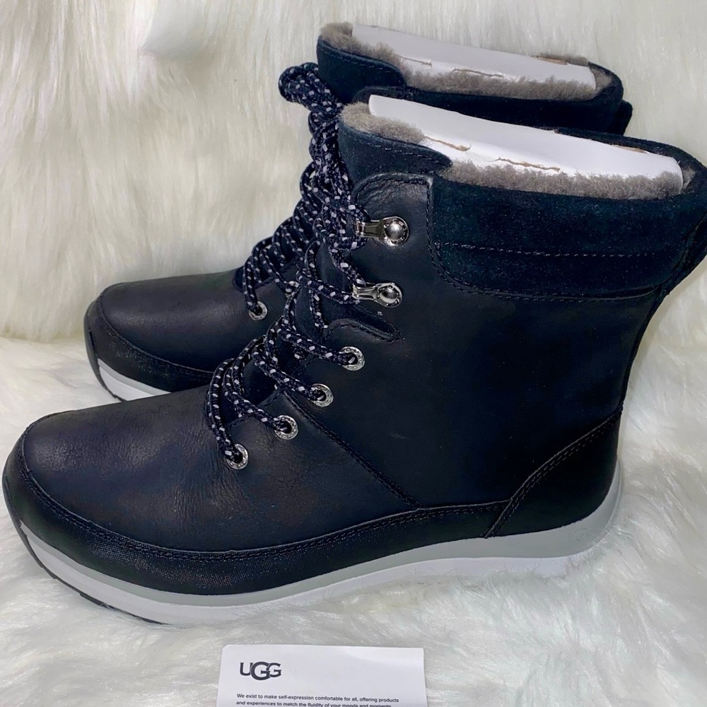 UGG zaydie waterproof boots New in box woman size 9 🖤🩶🖤